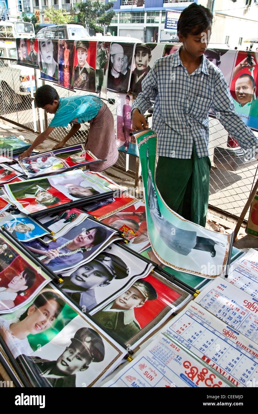 Plakat-Verkäufer, Yangon, Birma (Myanmar), Süd-Ost-Asien Stockfoto
