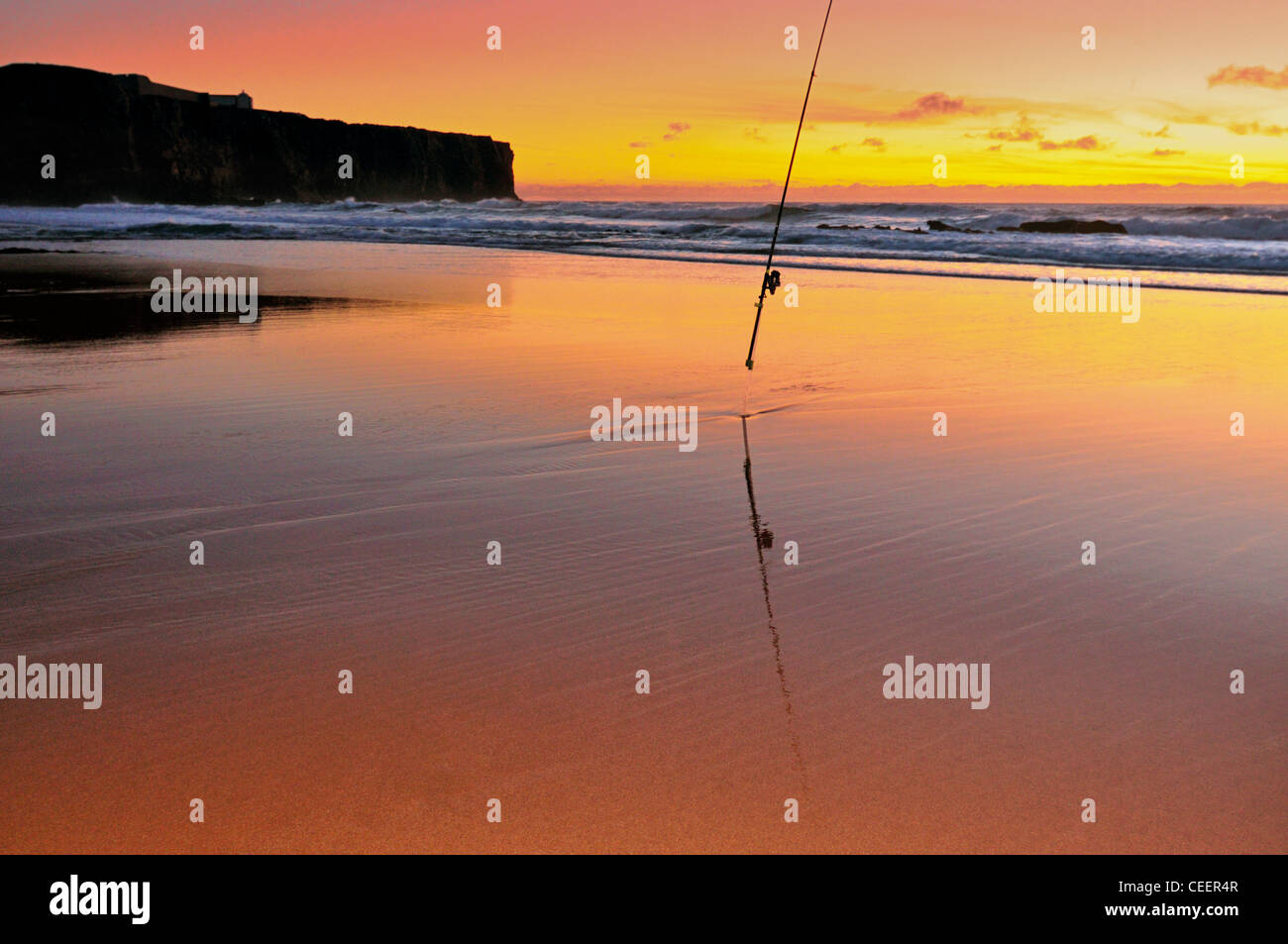 Portugal, Algarve: Twilight am Strand Praia Do Tonel in Sagres Stockfoto
