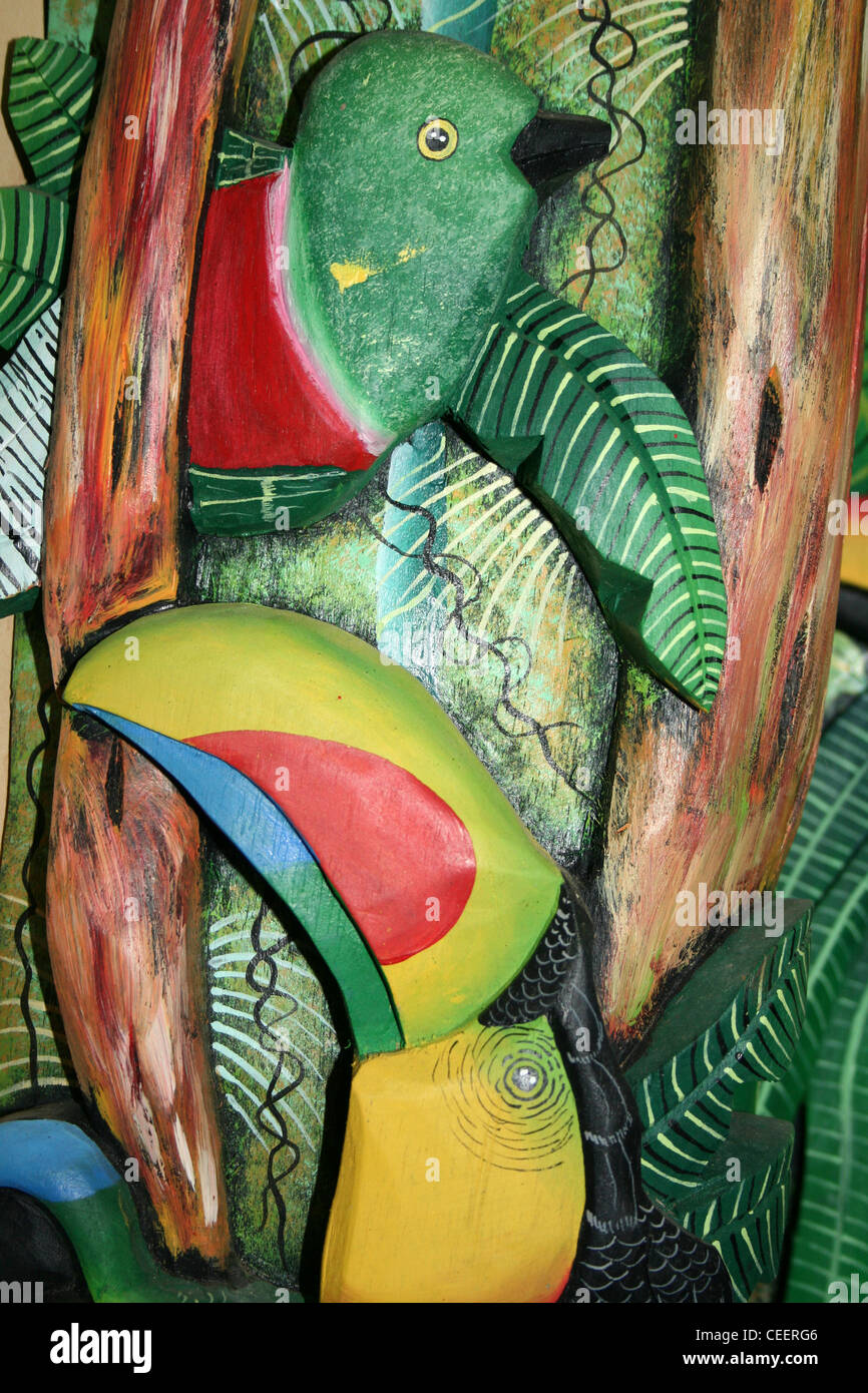 Costa Rica Boruca indische Tafel mit Tukan und Quetzal Stockfoto