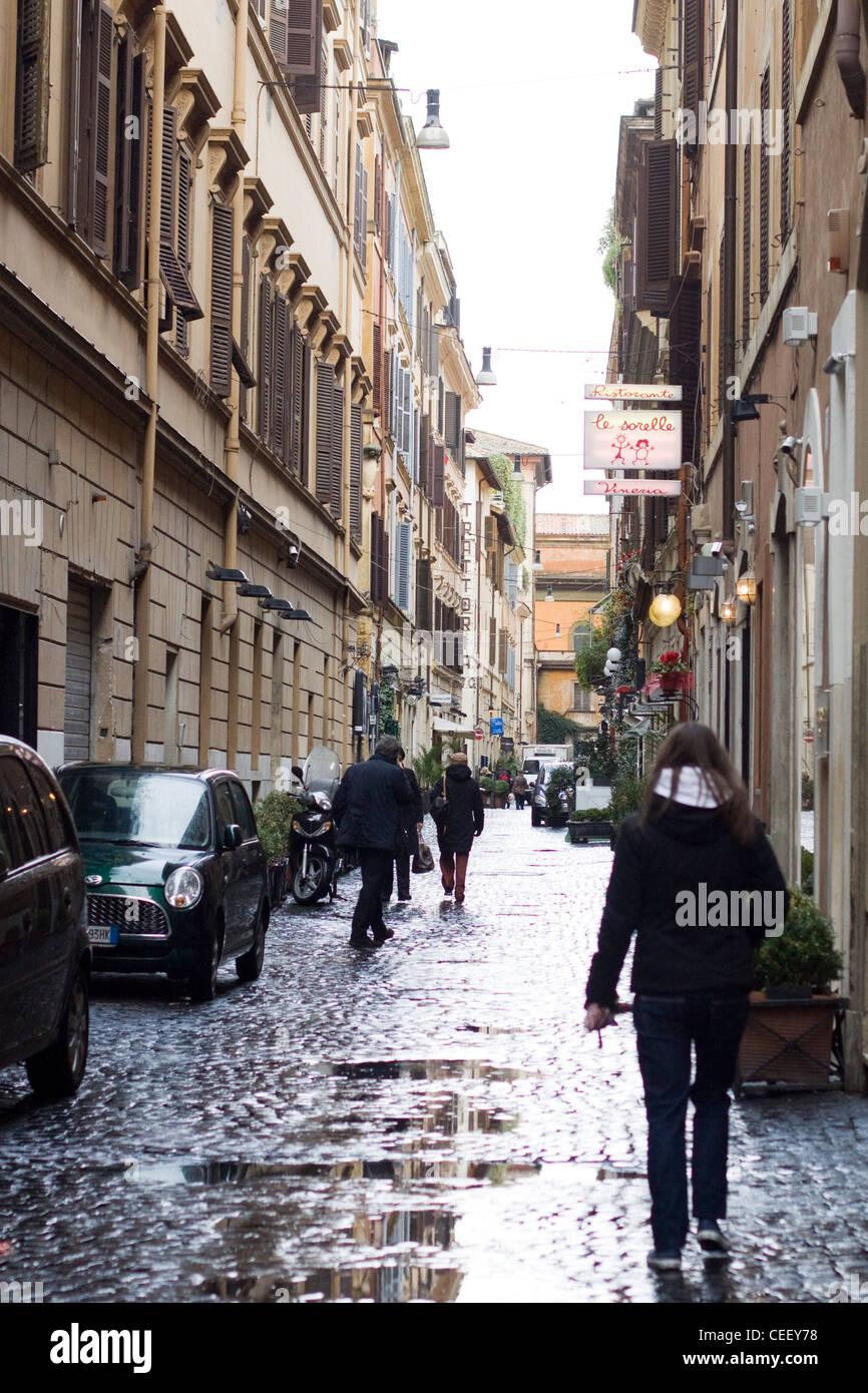 "Menschen zu Fuß auf den Straßen von Rom Italien Stockfoto