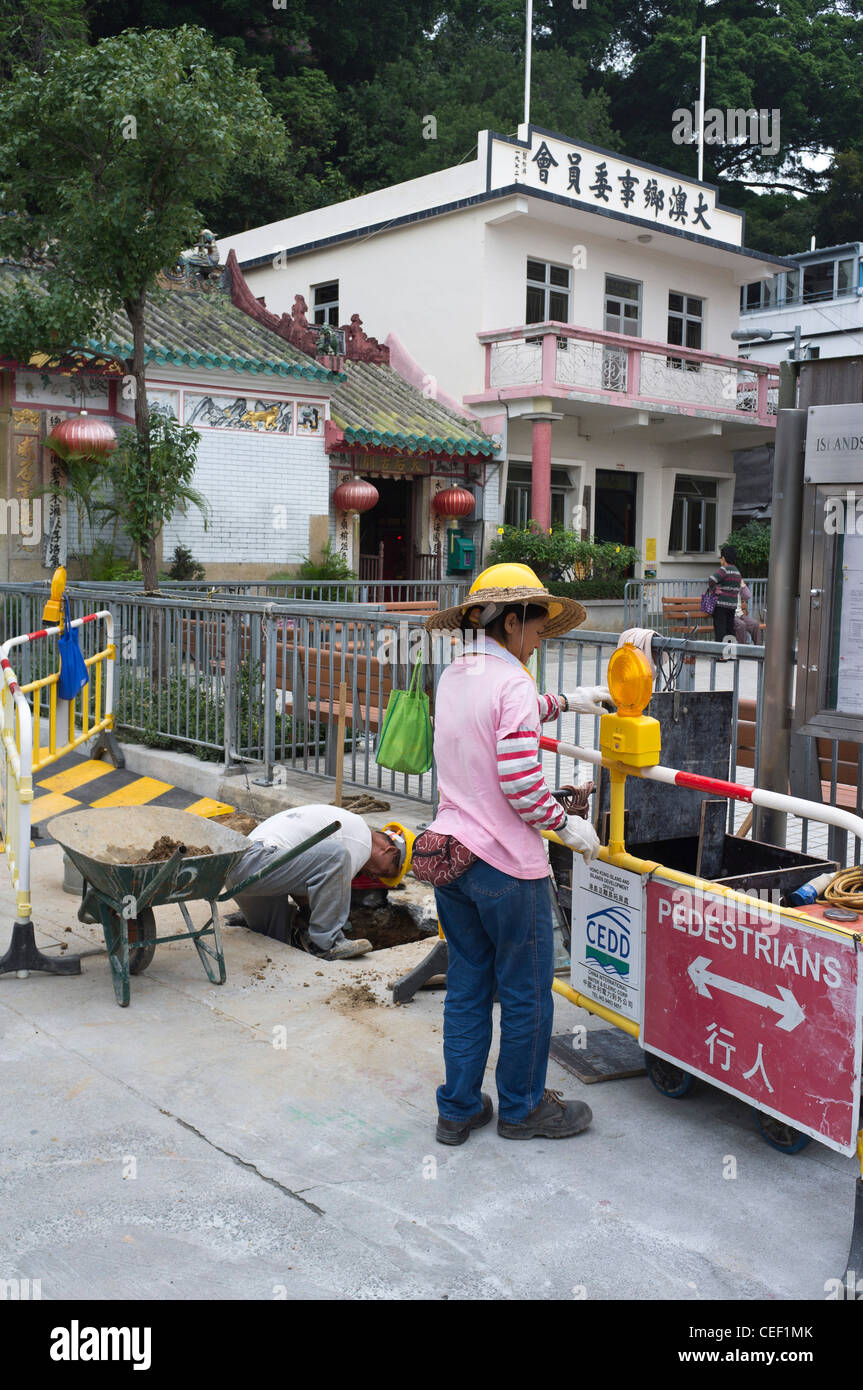 dh Tai O Asia LANTAU HONG KONG chinesische coole Frau Bauarbeiter Stroh hat asiatische Arbeiter Baustelle Stockfoto