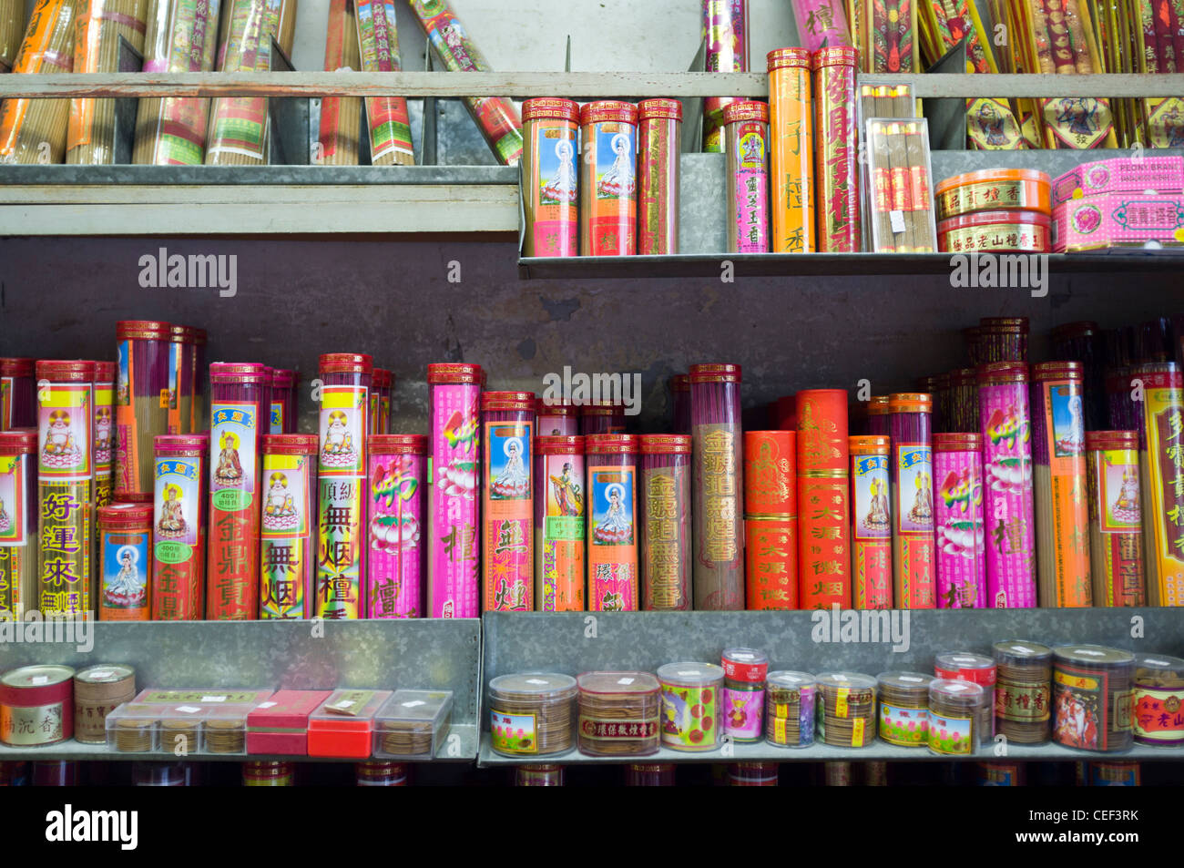 dh Tai Yuen Straßenmarkt WAN CHAI HONG KONG Joss-Sticks und religiöse Artikel chinesischer Marktstand Räucherstäbchen Shop Displays Stockfoto