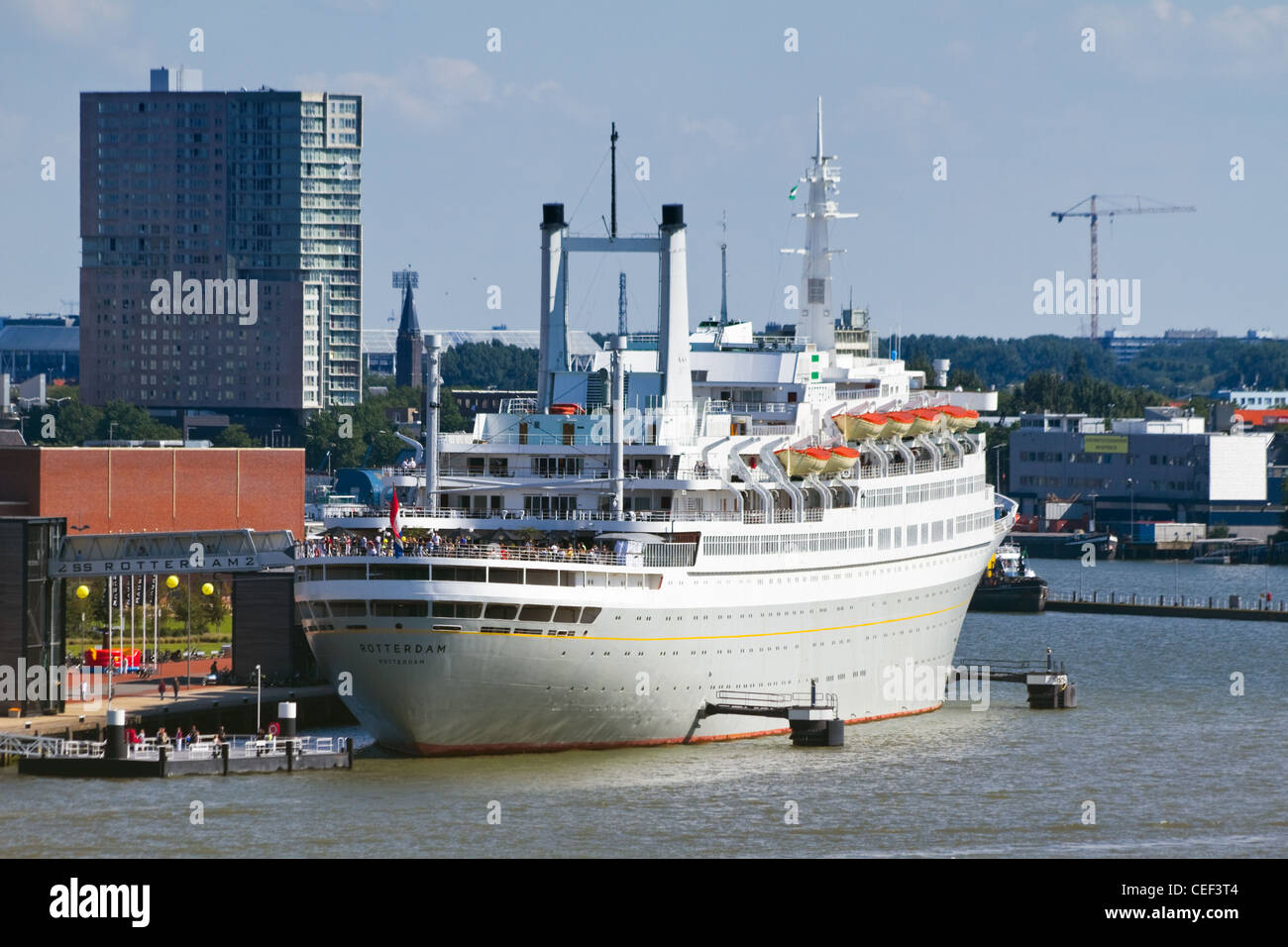 HAL Rentner Schiff SS Rotterdam in Heimatstadt Rotterdamer Hafen mit vielen Besuchern während World Port Tage 2010 Stockfoto