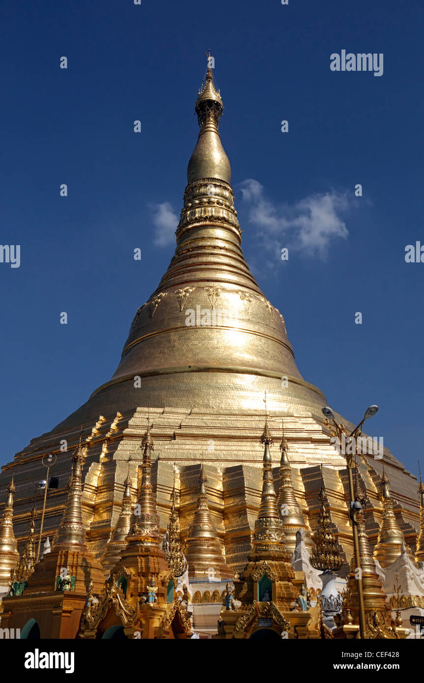 Shwedagon-Pagode Hauptstupa gold goldene Kuppel gewölbt buddhistischen Buddhismus Denkmal heilige Stätte Religion religiöse Yangon Myamnar Stockfoto