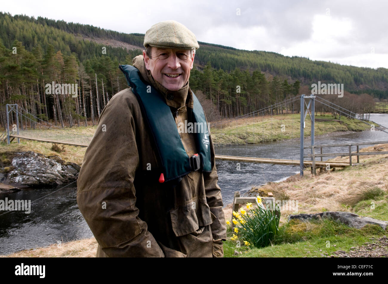Porträt von einem Lachs Fischer am Ufer des Flusses Oykel, Sutherland, Schottland Stockfoto