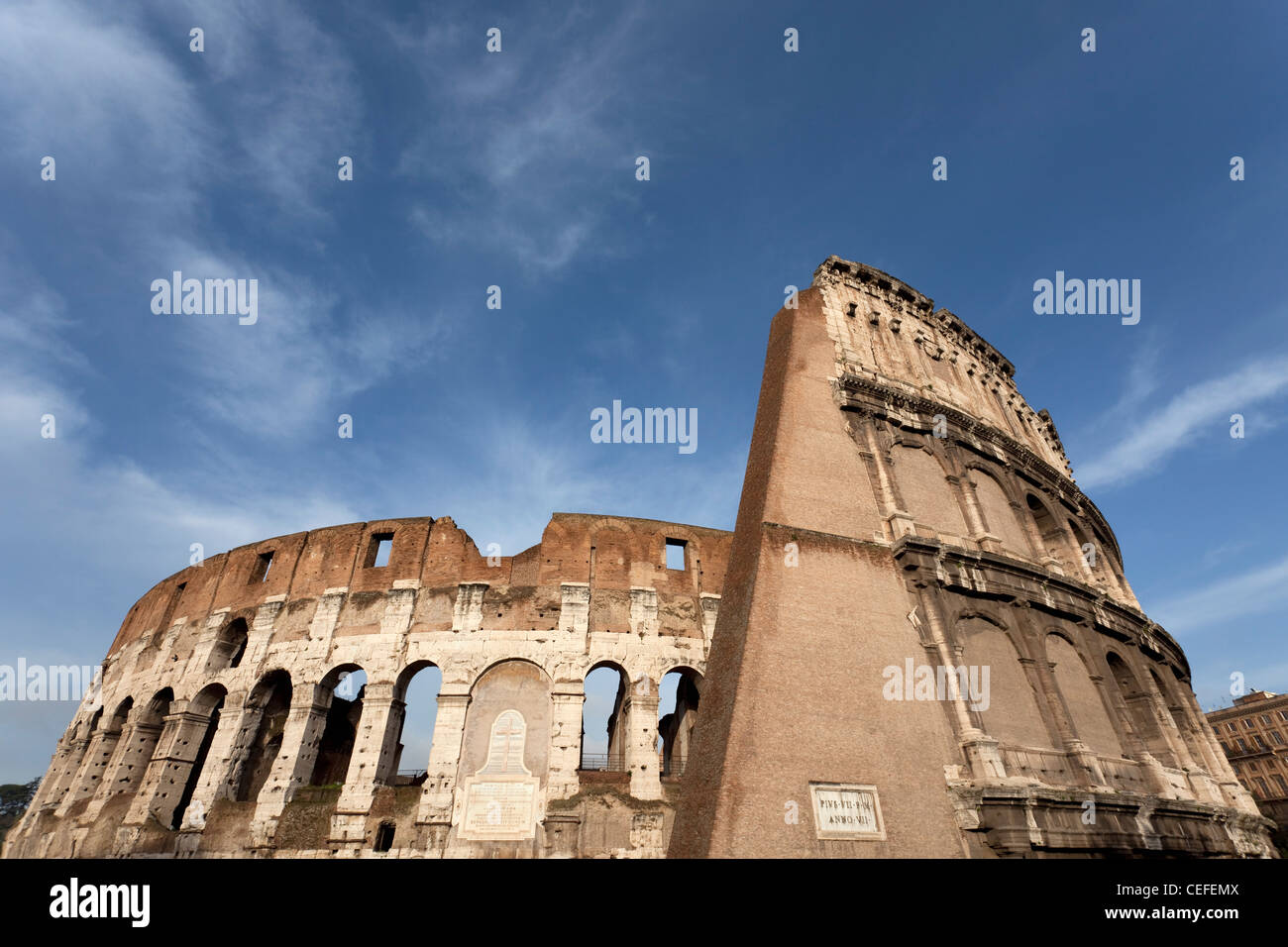 Niedrigen Winkel Ansicht von Roman Coliseum Stockfoto