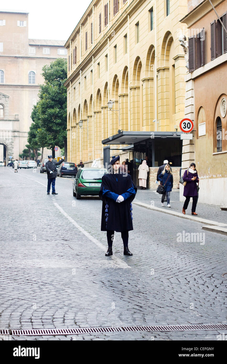 Eine Wache auf den Straßen von Rom Italien Stockfoto