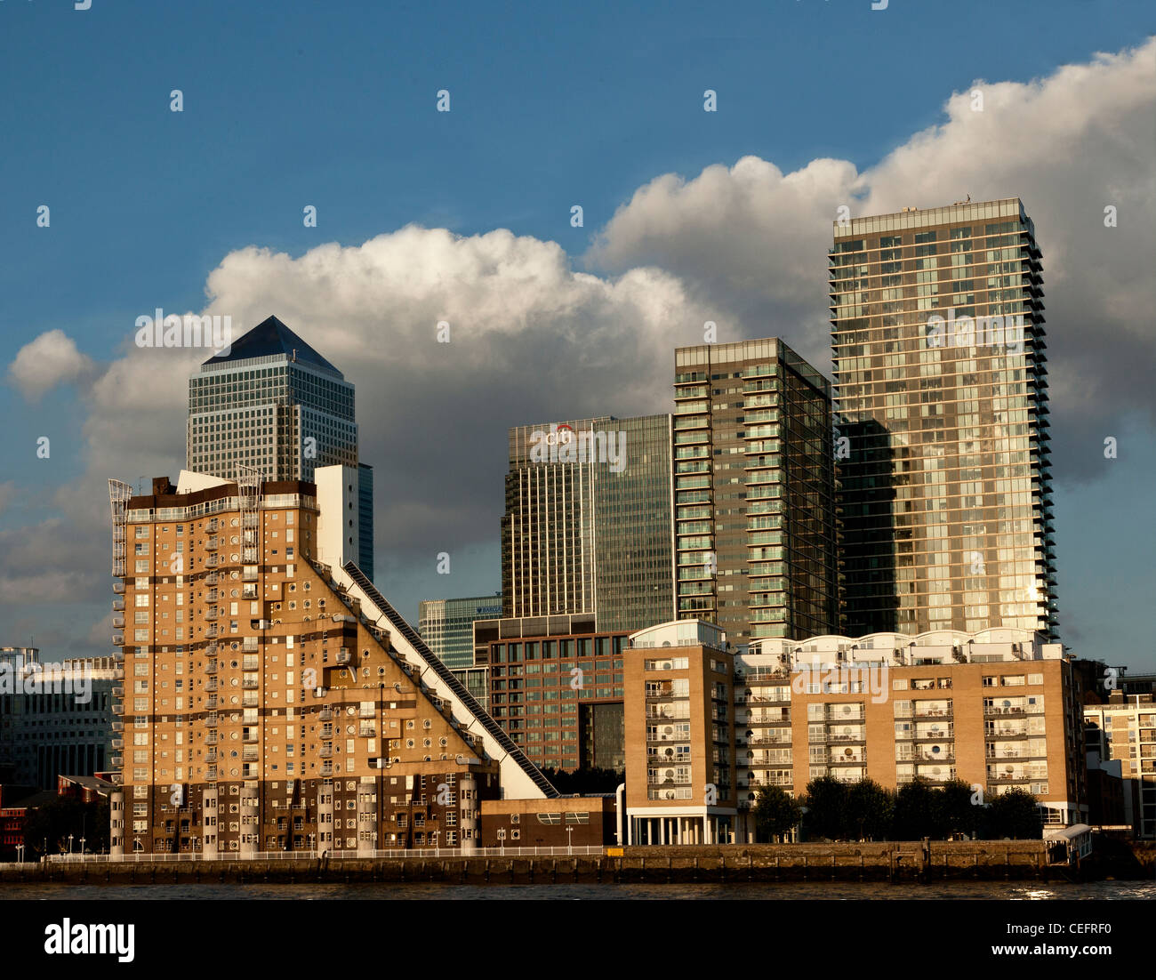 Canary Wharf an einem sonnigen Augusttag. Stockfoto