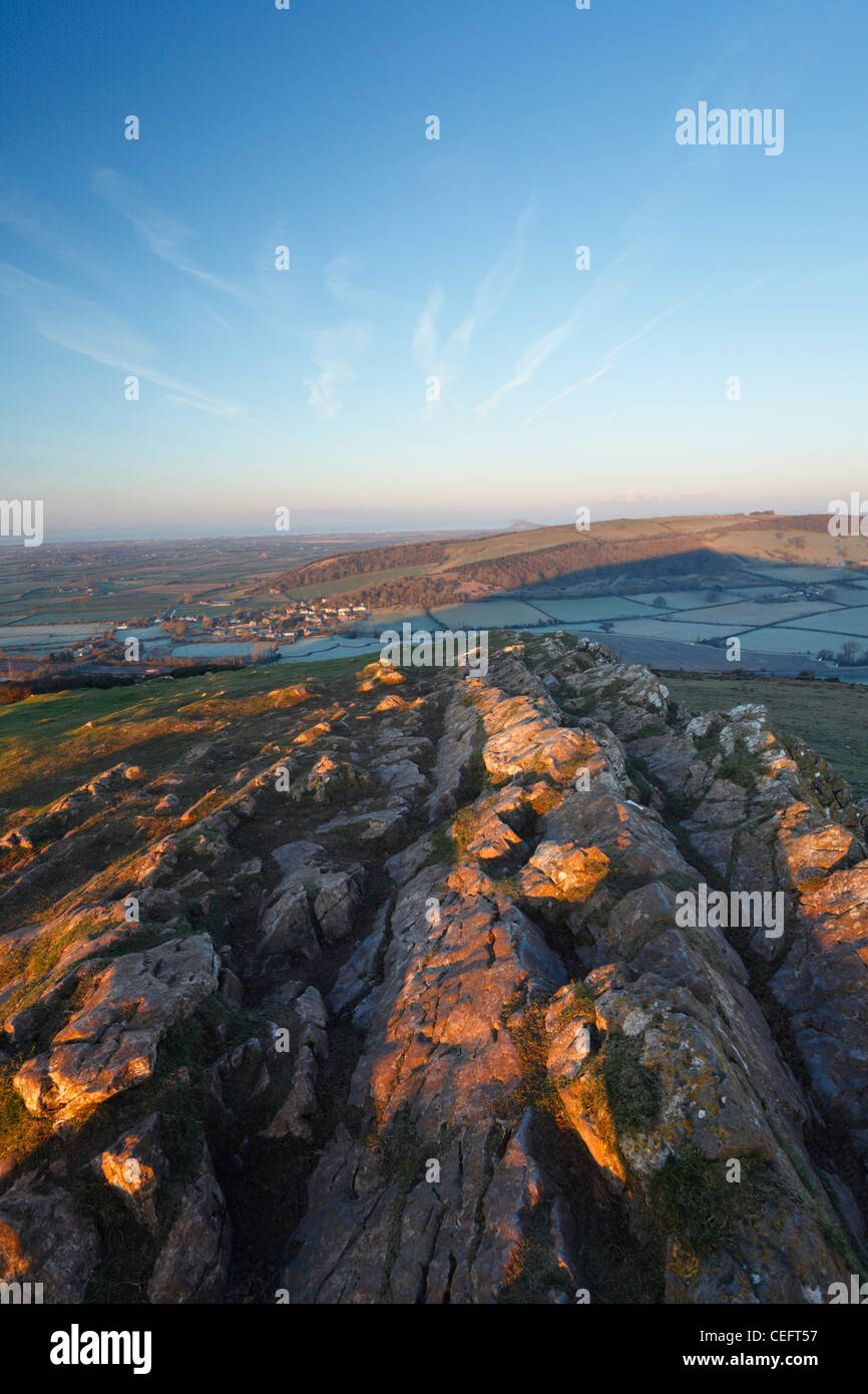 Blick vom Gipfel des Crook in Richtung Bleadon Hill, Brean unten und den Bristolkanal. Somerset. England. VEREINIGTES KÖNIGREICH. Stockfoto