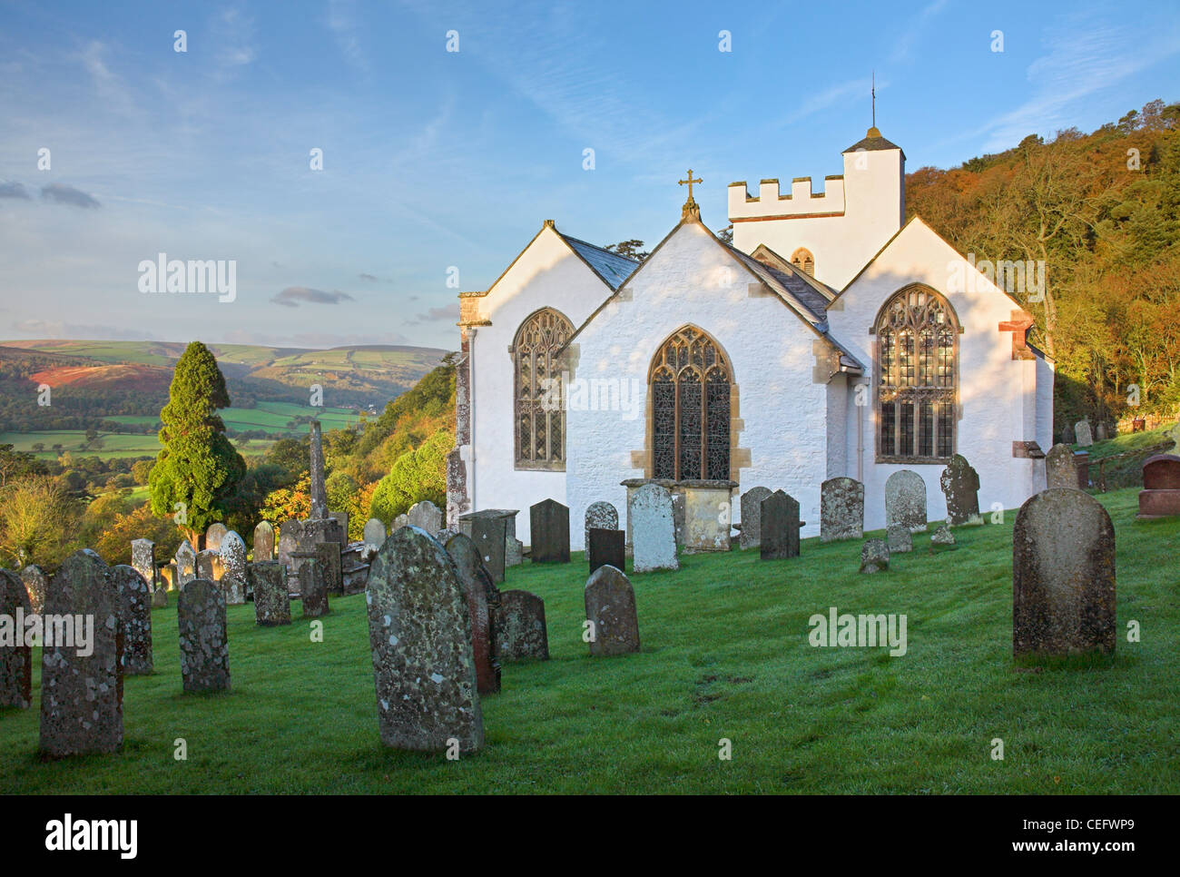 Selworthy Kirche über Selworthy Dorf, Exmoor, Somerset Stockfoto