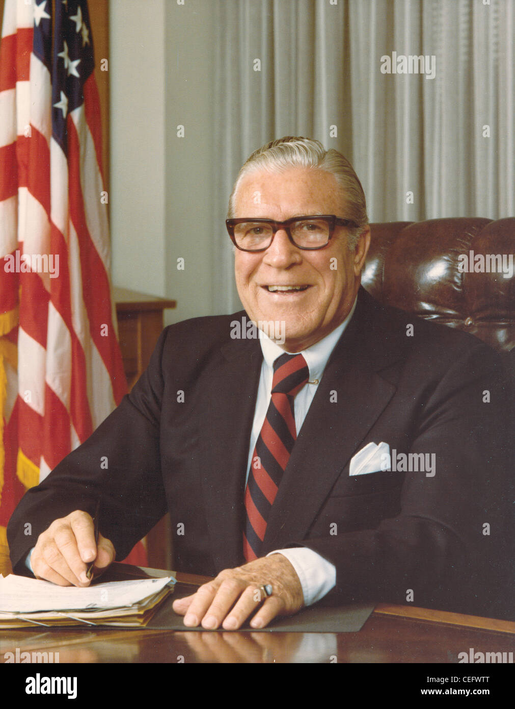 Clarence M. Kelley war von 1973 bis 1978 Direktor des Federal Bureau of Investigation (FBI). Unter seiner Leitung konzentrierte sich das FBI auf die Anpassung an sich ändernde nationale Sicherheitsbedürfnisse und die Bewältigung neuer Kriminalitätstrends. Stockfoto