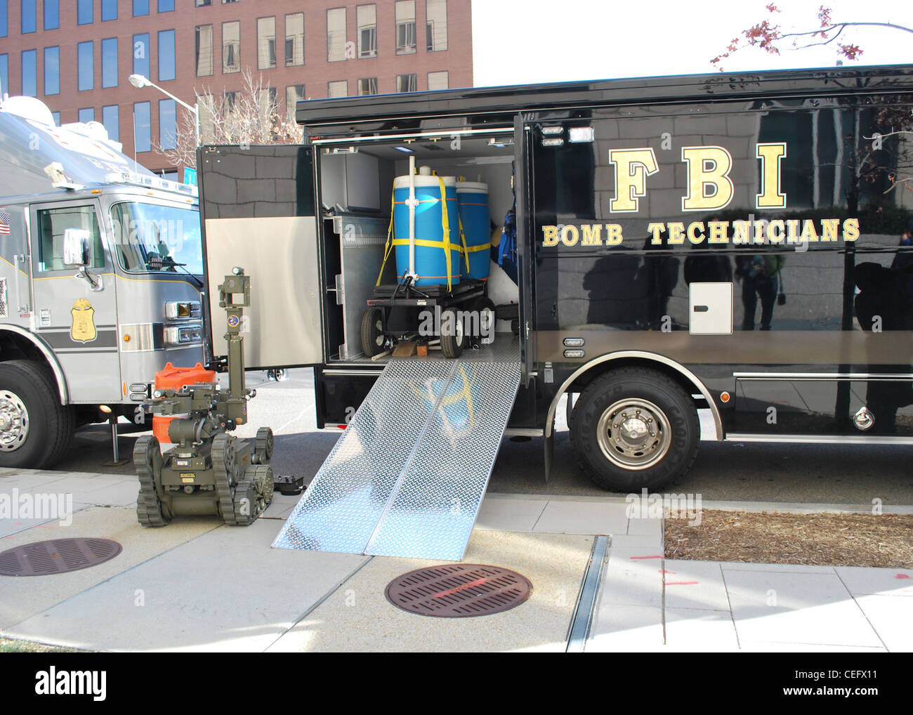 FBI-Getriebe aus dem Bombe Techniker Fahrzeug Stockfoto