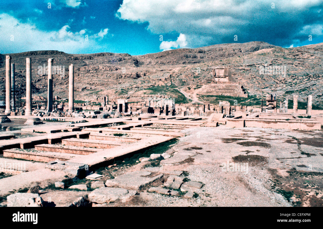 IRAN, PERSEPOLIS: Panoramablick auf den Ruinen von Persepolis. Persepolis war die feierliche Hauptstadt von Achaemenid-Reich. Stockfoto