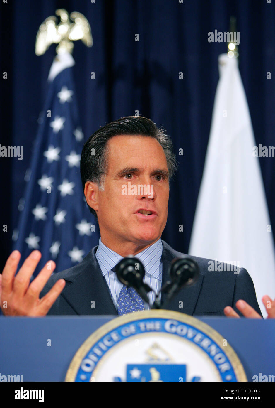 Gouverneur von Massachusetts Mitt Romney spricht während einer Pressekonferenz am Statehouse in Boston, Massachusetts. Stockfoto