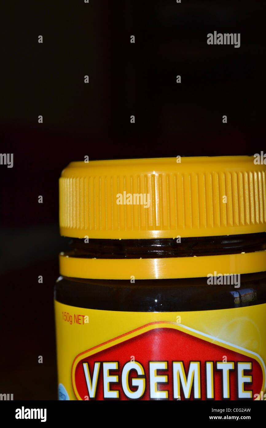 Glas mit vegemite Stockfoto