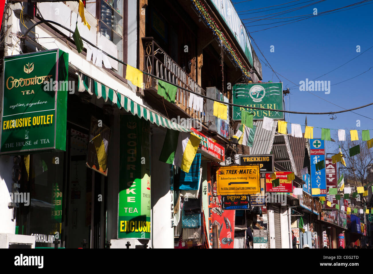 Indien, Westbengalen, Darjeeling, Einkaufszentrum, Geschäfte für Touristen, Wanderer und Trekker Stockfoto
