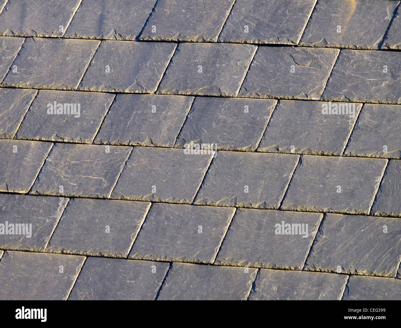 Graue Schiefer Dachziegel Stockfotografie - Alamy