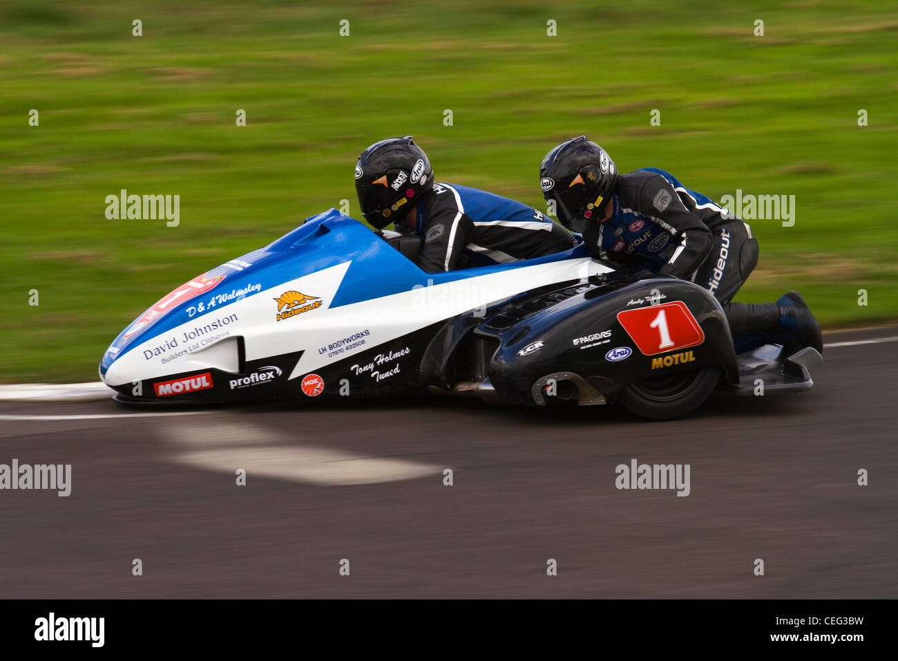 Ein Foto von einem Sidecar Outfit auf Castle Combe 2011 Stockfoto
