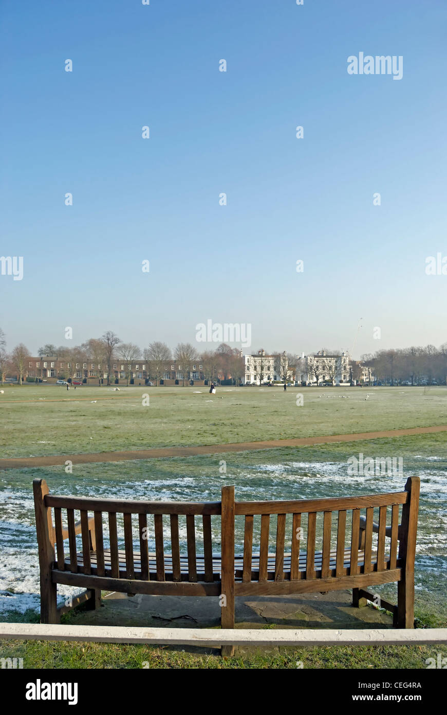 Winter-Blick über grüne Richmond, Surrey, England, mit einer leichten Bedeckung des Schnees Stockfoto