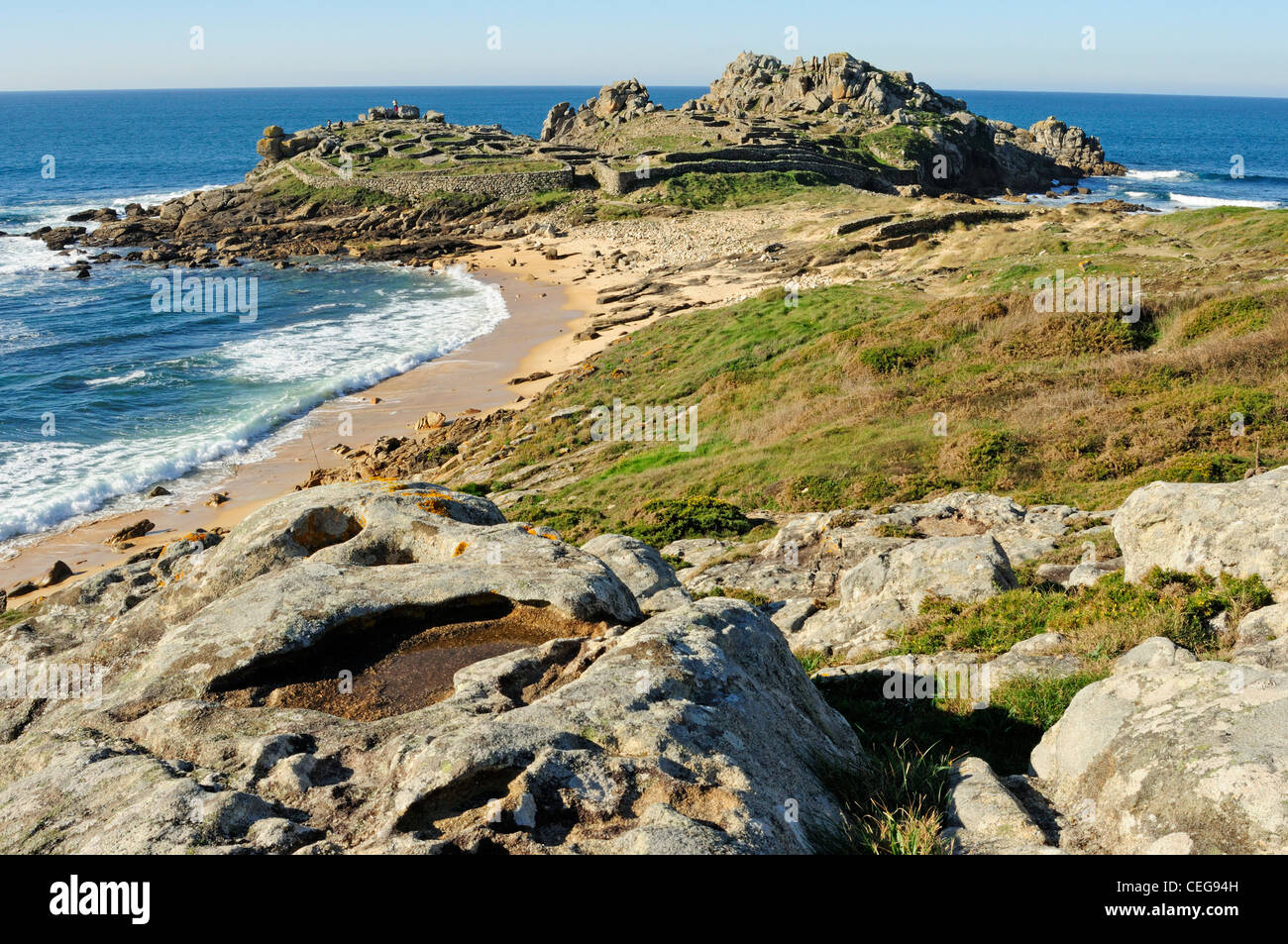 Ruinen der menschlichen Siedlung von Castro de Nähe. Porto Son, Galicien, Spanien Stockfoto