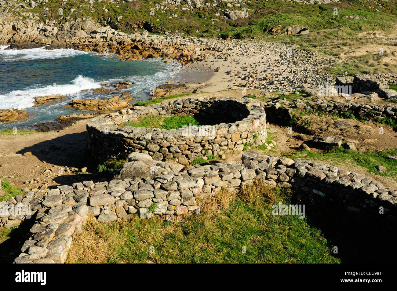 Ruinen der menschlichen Siedlung von Castro de Nähe. Porto Son, Galicien, Spanien Stockfoto