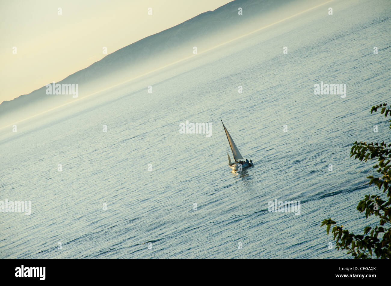 Marseille Frankreich Ozean Meer Seelandschaft Boot Brume Dunst goldene Stunde Natur Wild Stockfoto