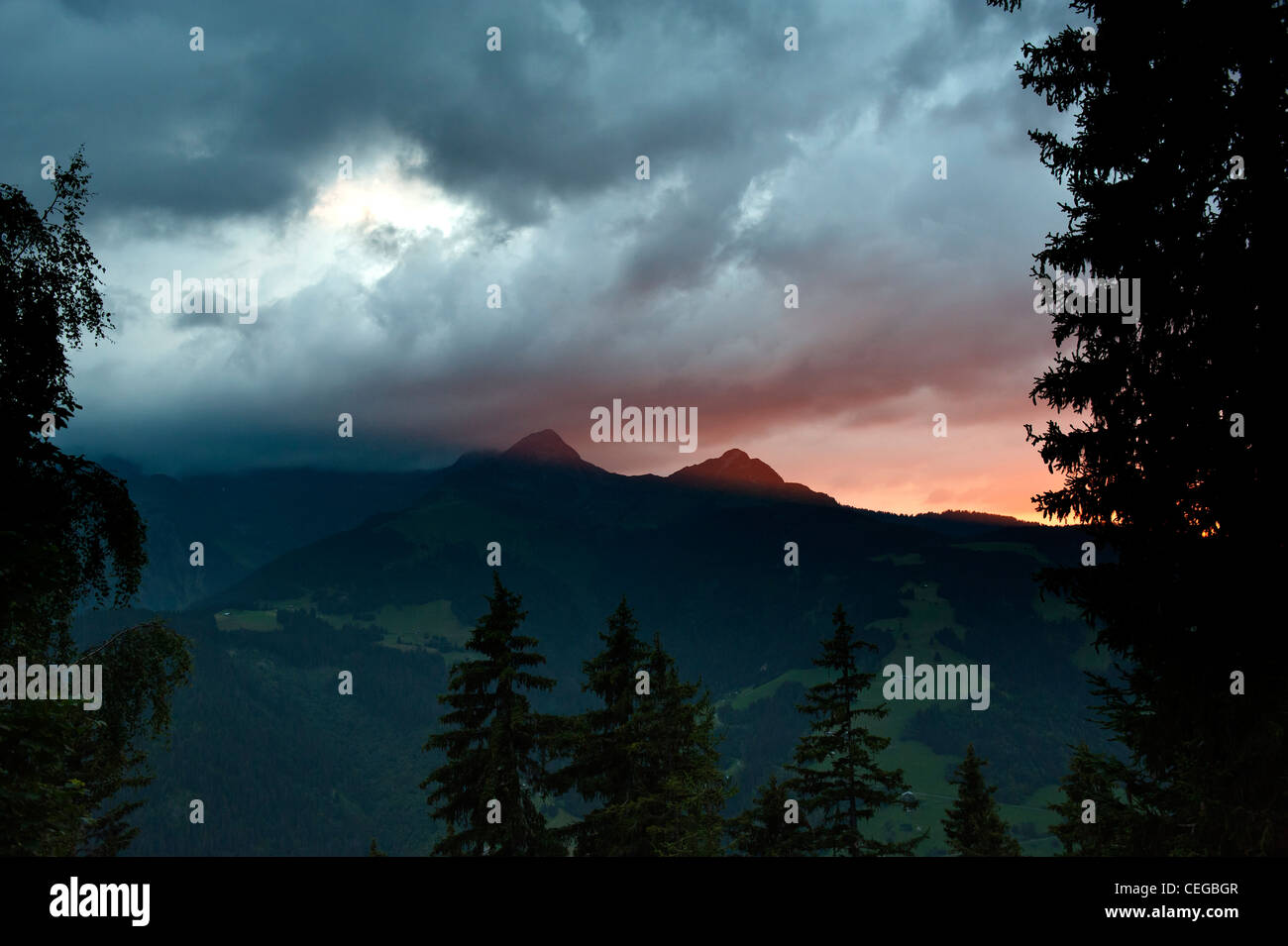 Sonnenuntergang über der Bergkette Beaufortain. Rhône-Alpes. Frankreich Stockfoto