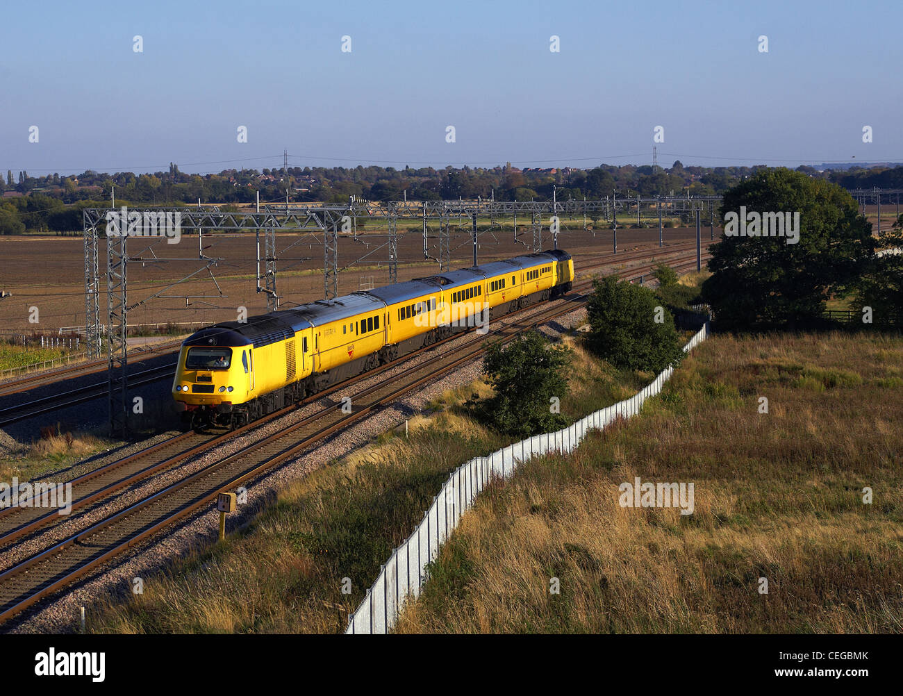 Schienen NMT Netzwerkgeschwindigkeiten Norden durch Hademore auf der West Coast mainline am 28.09.11 Stockfoto