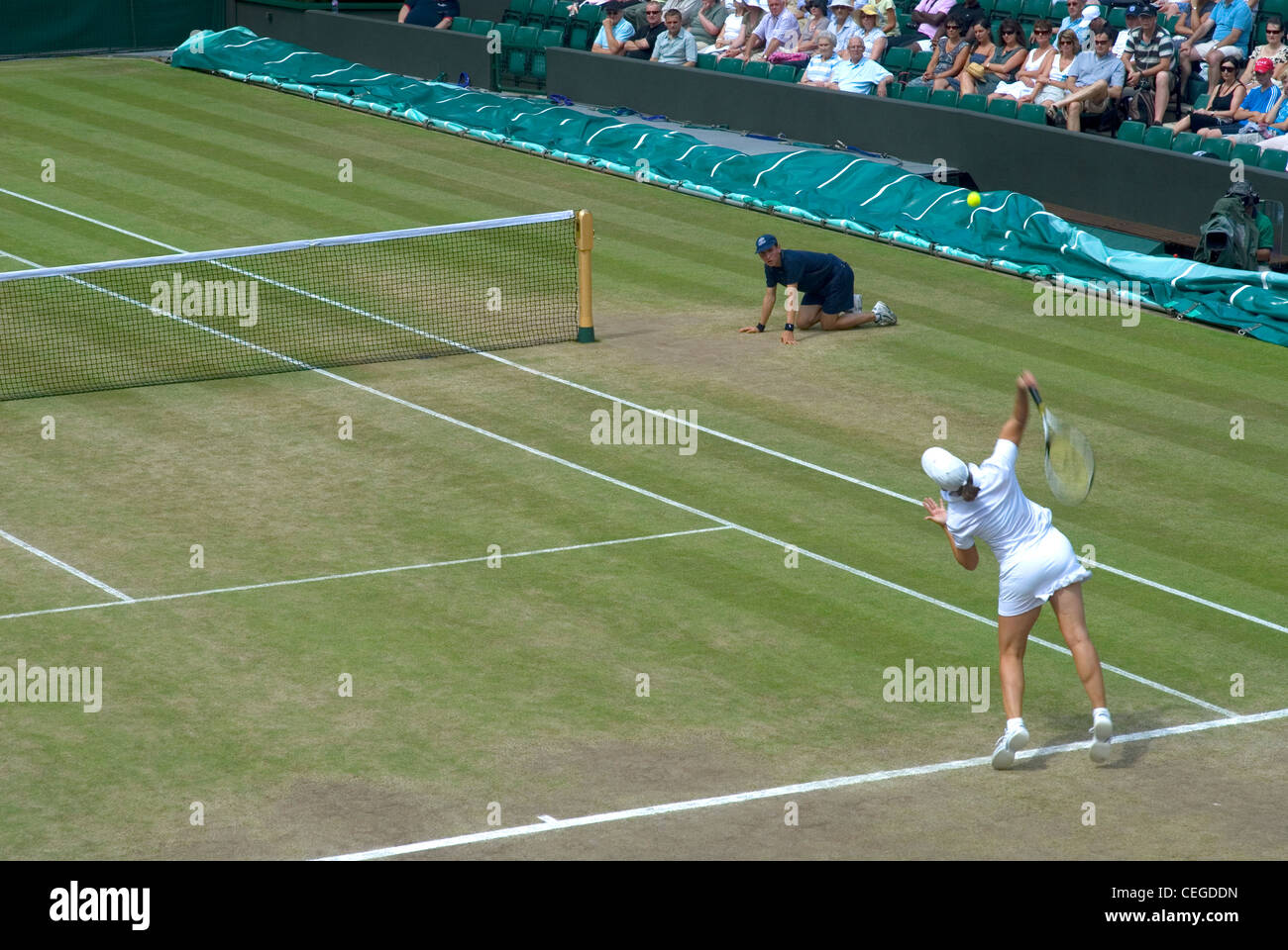 Wimbledon tennis ball girl Fotos und Bildmaterial in hoher Auflösung