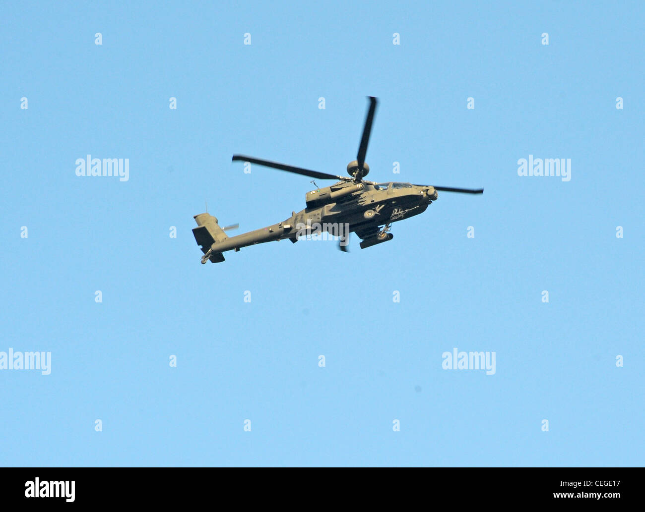 Der Ah-64 Apache ist ein vier-Blatt-Angriff Hubschrauber mit rückwärts-Dreirad-Fahrwerk und Tandem-Cockpit für zwei Mann Besatzung. Stockfoto