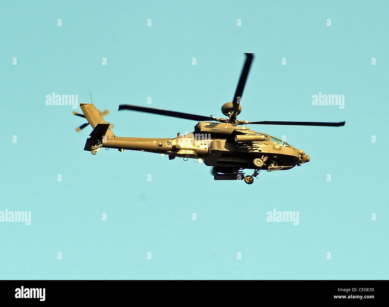 Der Ah-64 Apache ist ein vier-Blatt-Angriff Hubschrauber mit rückwärts-Dreirad-Fahrwerk und Tandem-Cockpit für zwei Mann Besatzung. Stockfoto