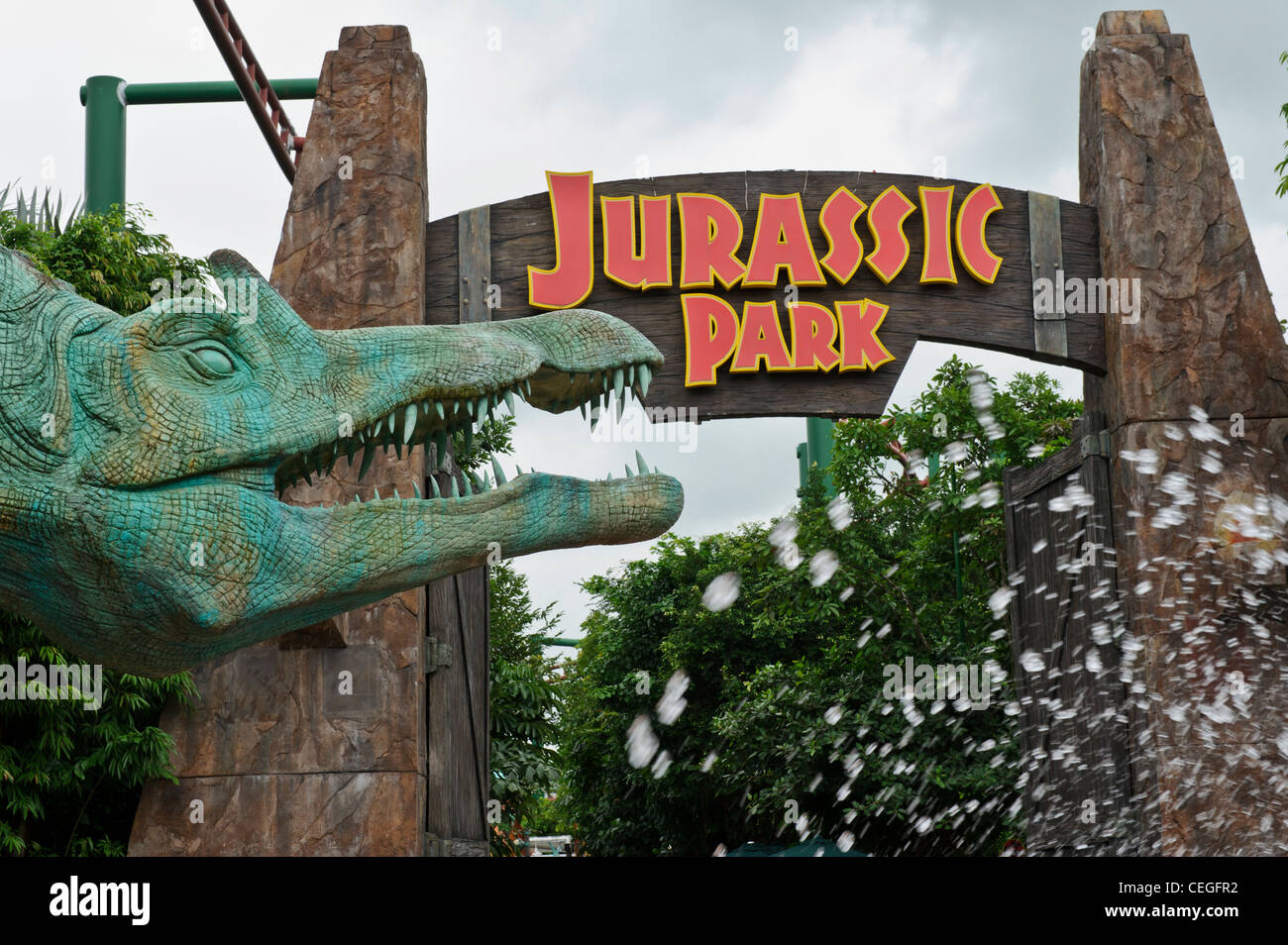 Spinosaurus Statue am Tor, Jurassic Park, die verlorene Welt, Singapur. Stockfoto