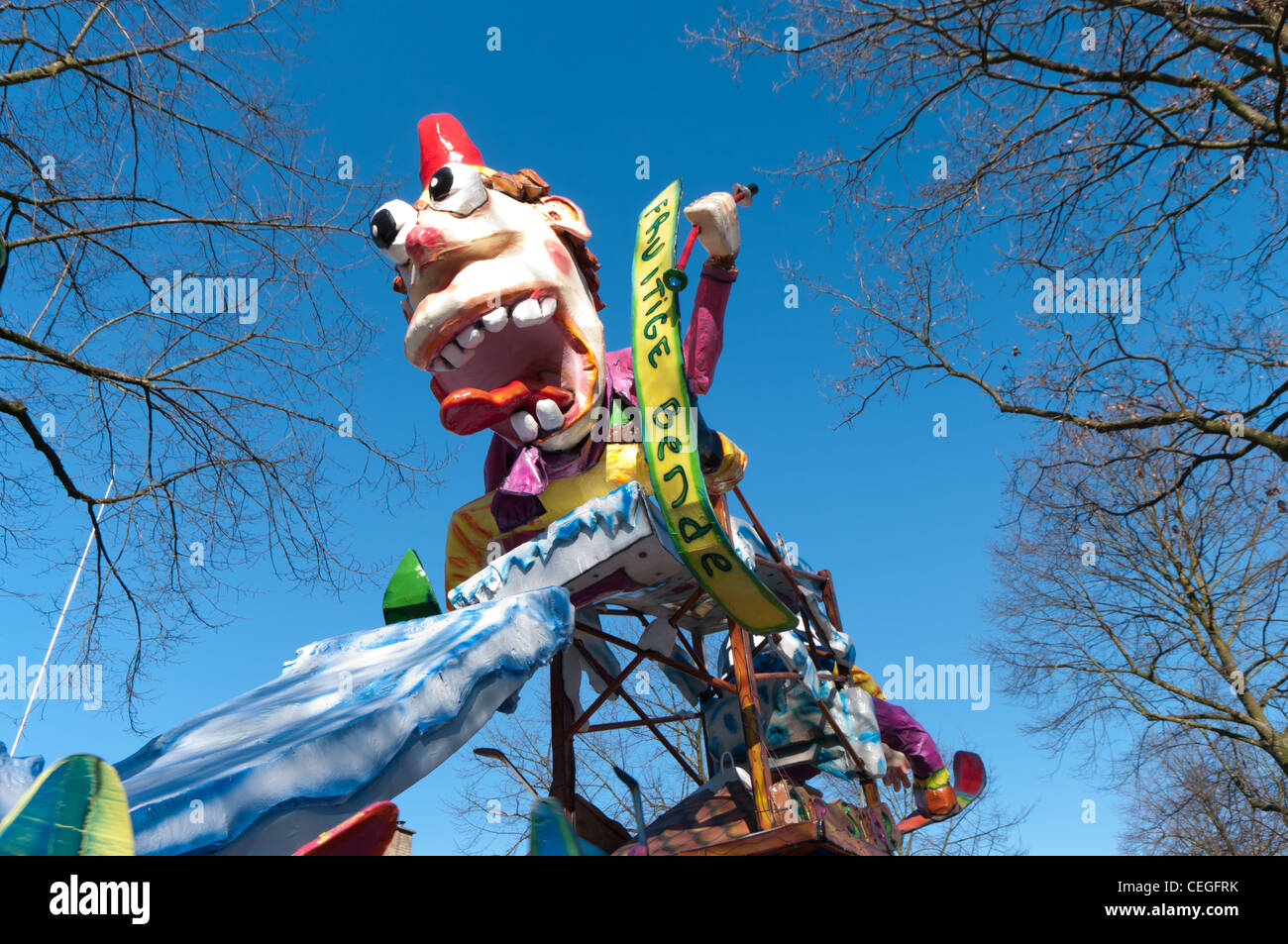 kreative gebauten Figur als Bestandteil der große Karnevalsumzug in Oldenzaal, Niederlande Stockfoto
