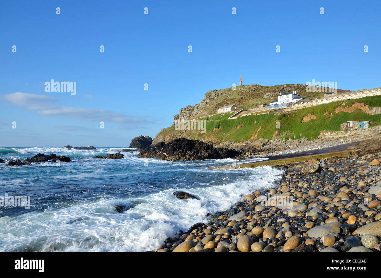 Ein Blick auf die Landzunge am Cape Cornwall von Priestern Bucht in der Nähe von St.Just in Cornwall, Großbritannien Stockfoto