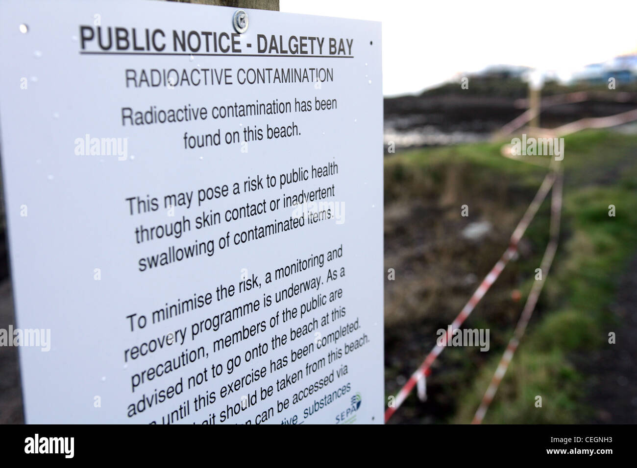 Öffentliche Bekanntmachung der radioaktiven Kontamination entlang der Küste. Stockfoto