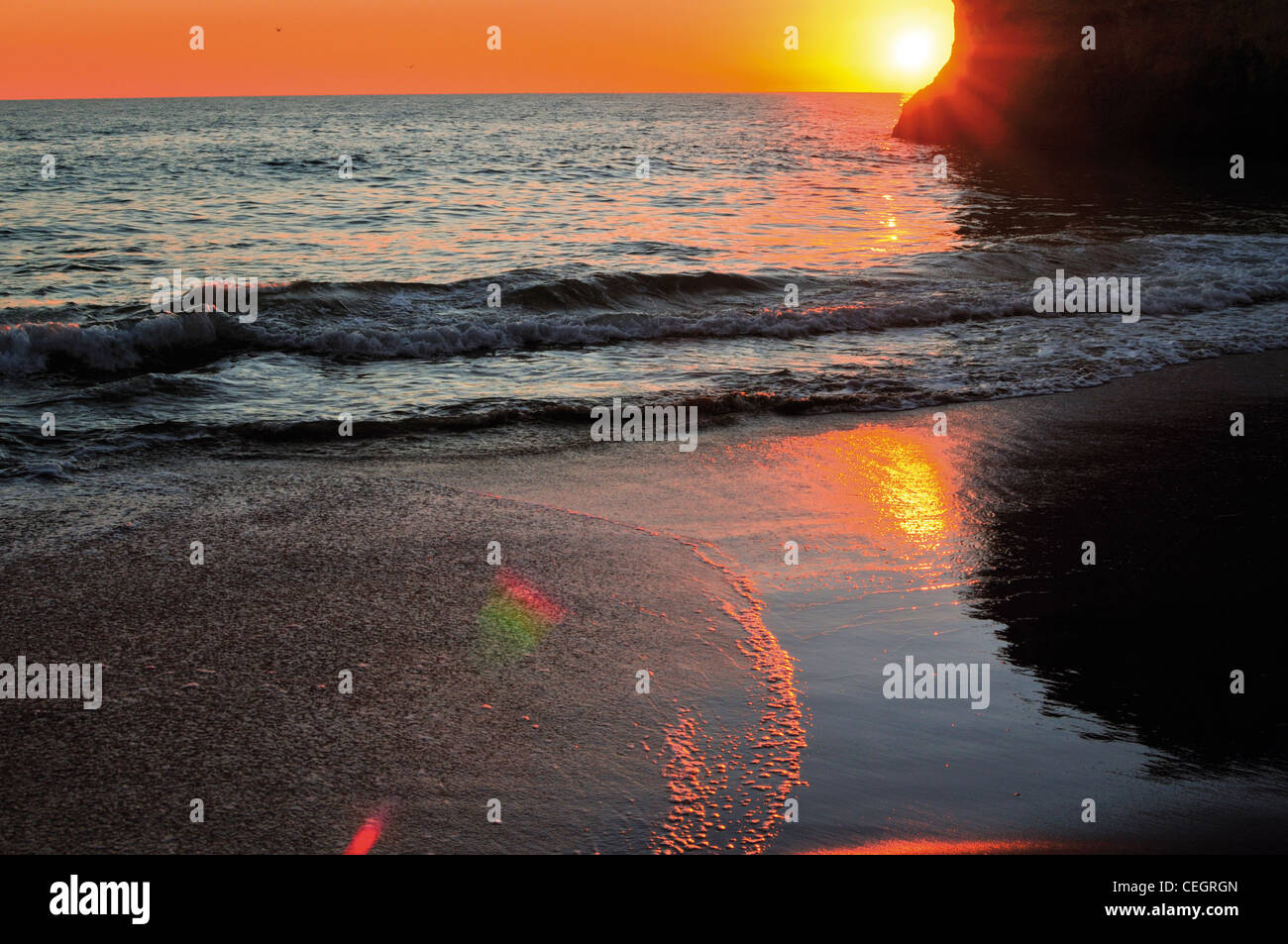 Portugal, Algarve: Sonnenuntergang am Strand Praia Do Alvor Stockfoto