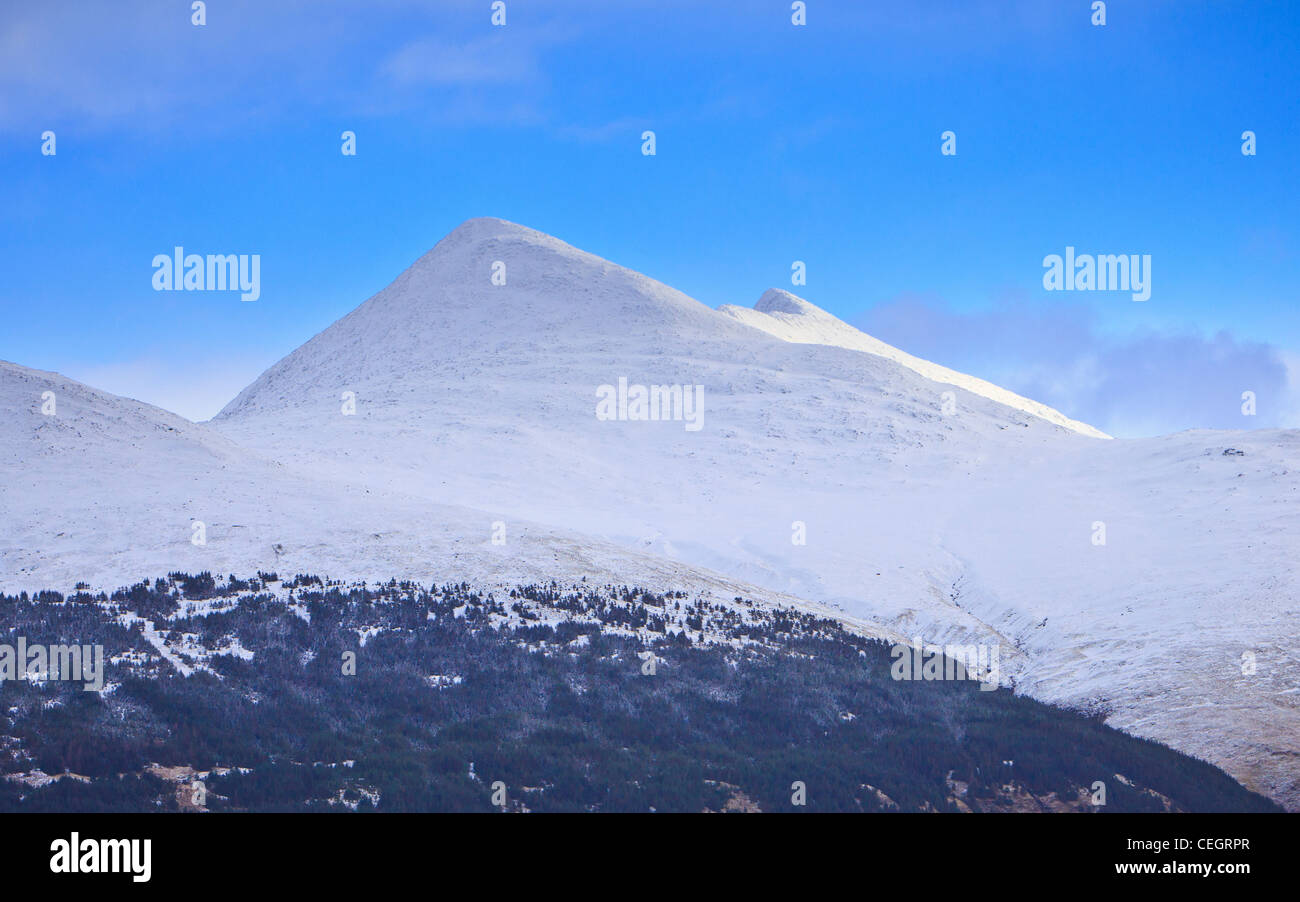 Ben Cruachan, ein schottischer Munro mit schneebedeckten Gipfel im winter Stockfoto