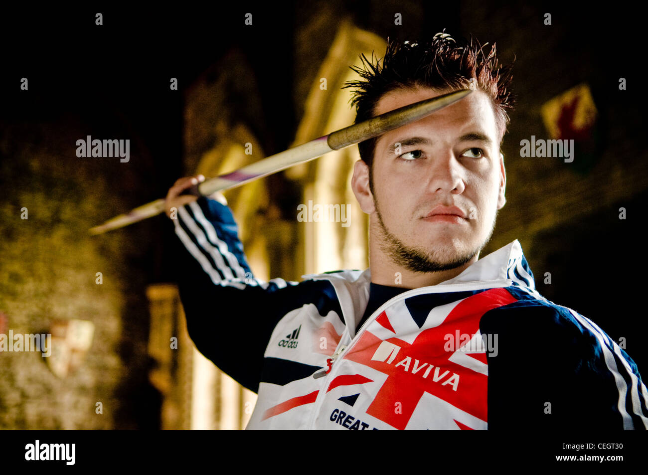 Welsh Paralympischen Athleten Nathan Stephens in der großen Halle in Caerphilly Castle. Stockfoto