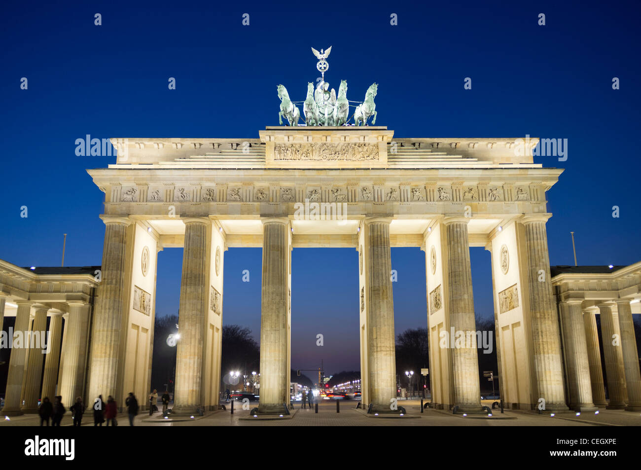 Ansicht des Brandenburger Tors in der Nacht in Berlin Deutschland Stockfoto