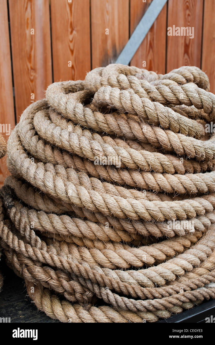 Spulen von Hanf Schiff Seil für Takelage von Segelschiffen Stockfotografie  - Alamy