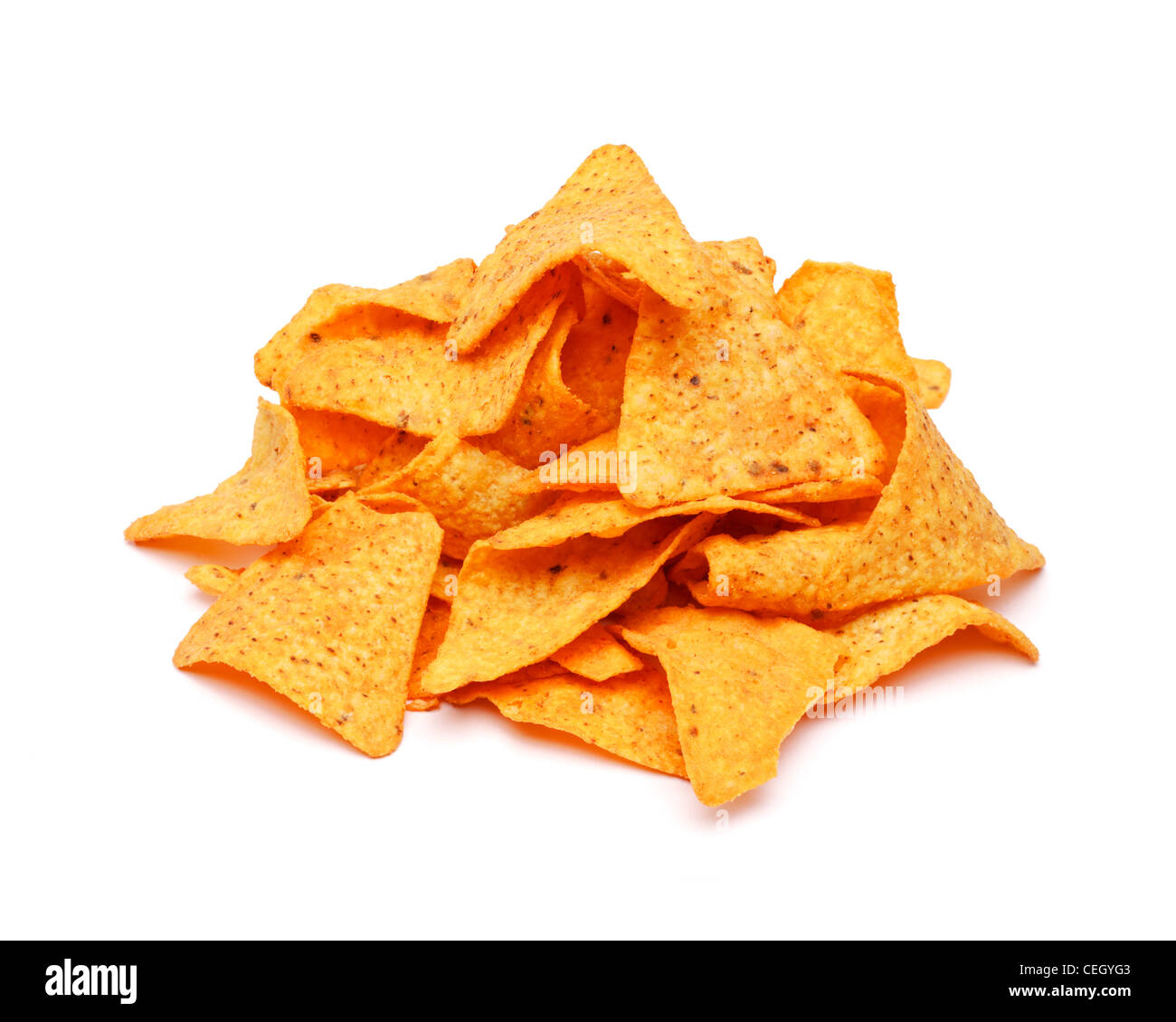 Haufen von Tortilla-Chips auf weißem Hintergrund Stockfoto