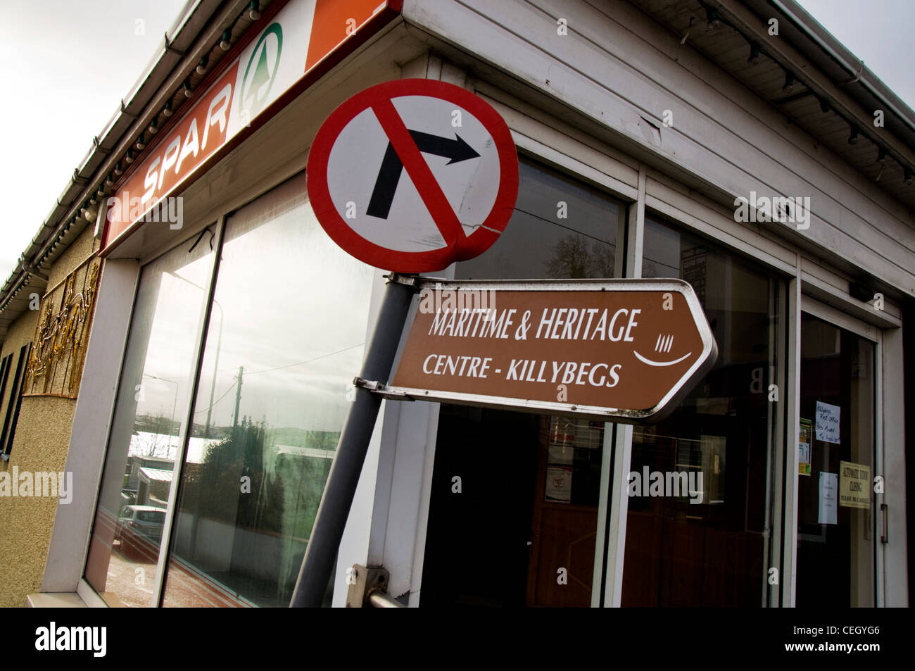 Spar Supermarkt kein rechts abbiegen Schild einstürzenden geschlossen Stockfoto