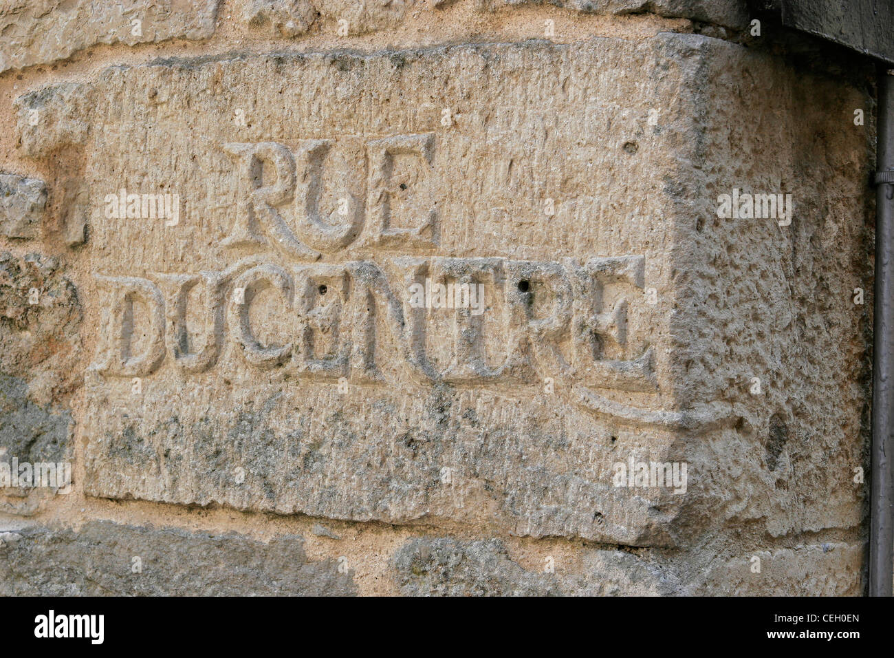 Inschrift auf Eckstein in Flavigny-Sur-Ozerain, Heimat von Anis de l ' Abbaye de Flavigny - Anis-Fabrik Stockfoto