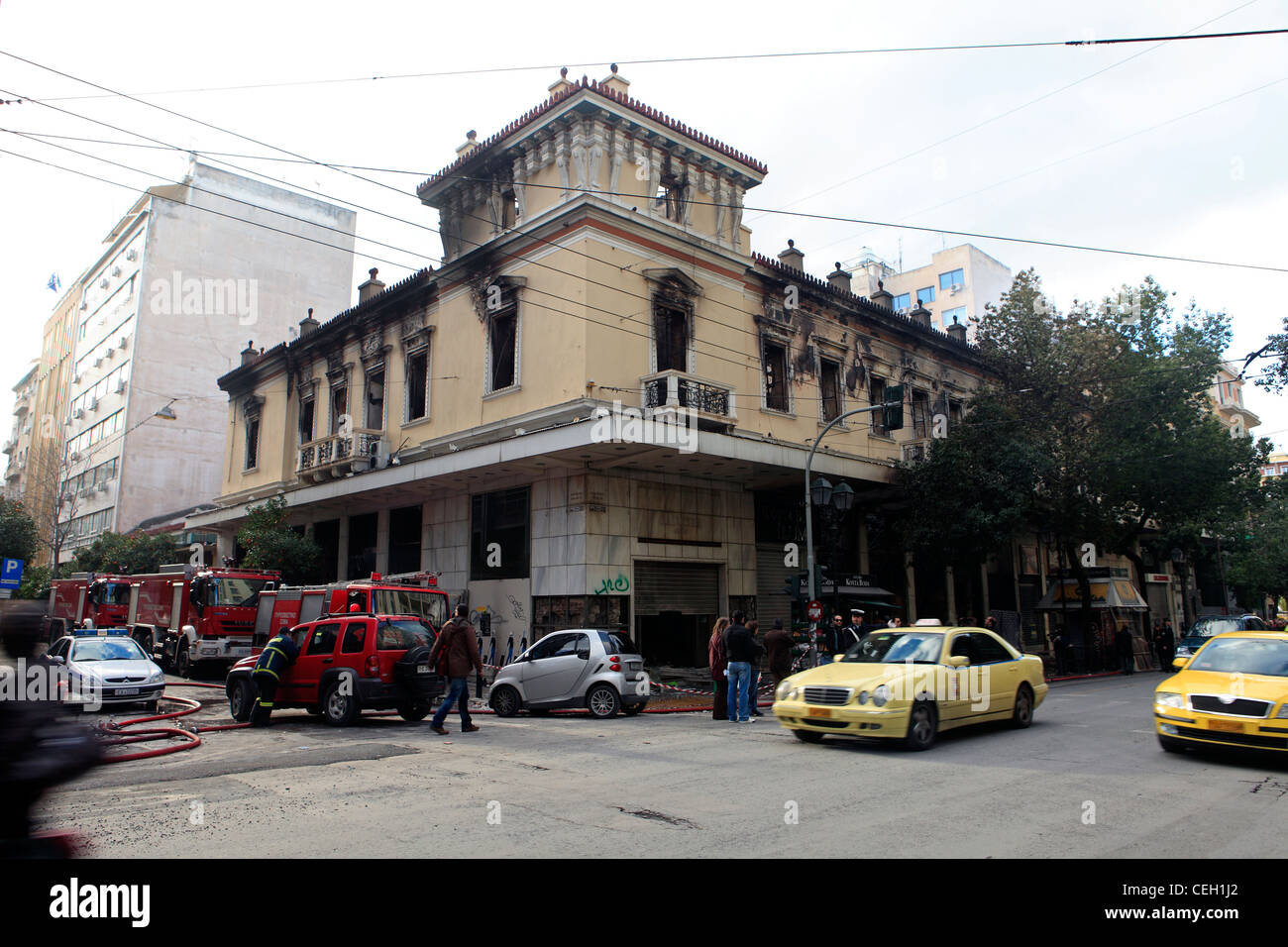 Griechenland Athen Stadiou Attikon Kino verwüstet und niedergebrannt nach den Unruhen vom 12. Februar Stockfoto