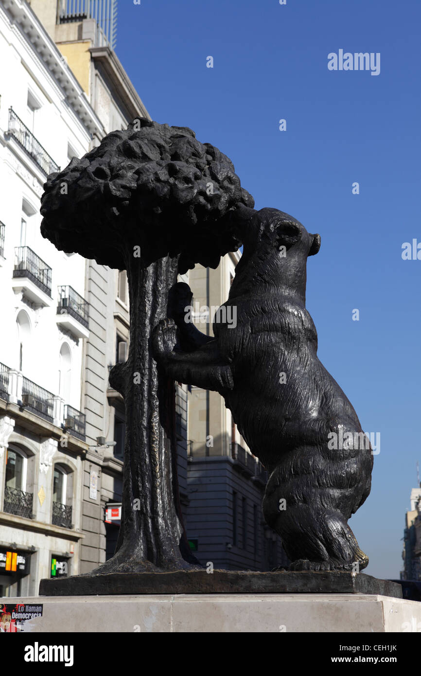 Bronze-Statue des Bären und Madrono Baum, Puerta Del Sol, Madrid, Spanien Stockfoto