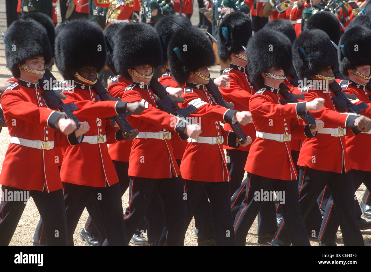 Der offizielle Geburtstag von Königin Elizabeth II zeichnet sich jedes Jahr durch eine Militärparade und Bühnenschau, bekannt als Trooping die Colou Stockfoto