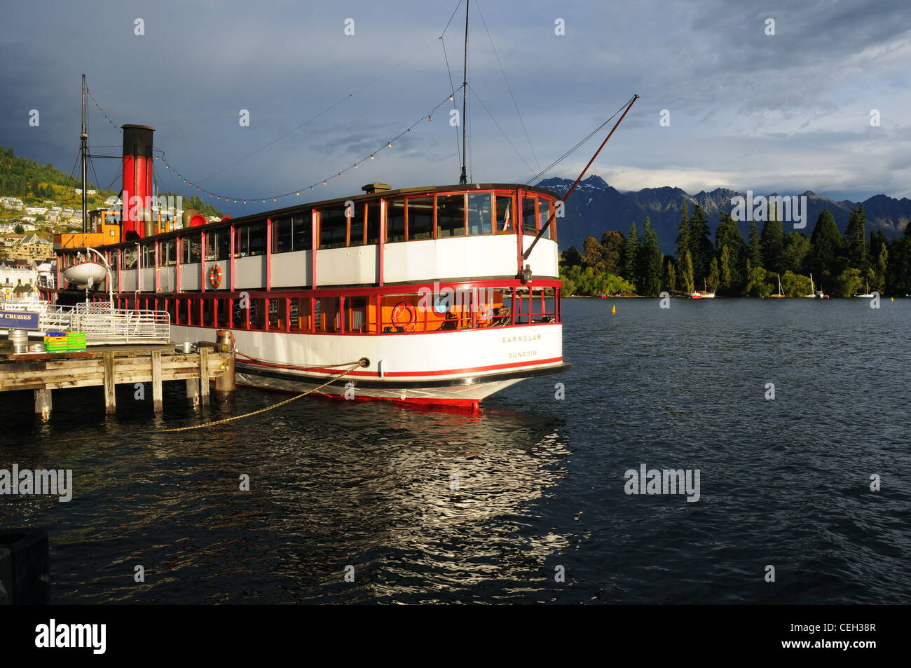 TSS Earnslaw und Queenstown Neuseeland in dramatischen Sturm Licht Stockfoto