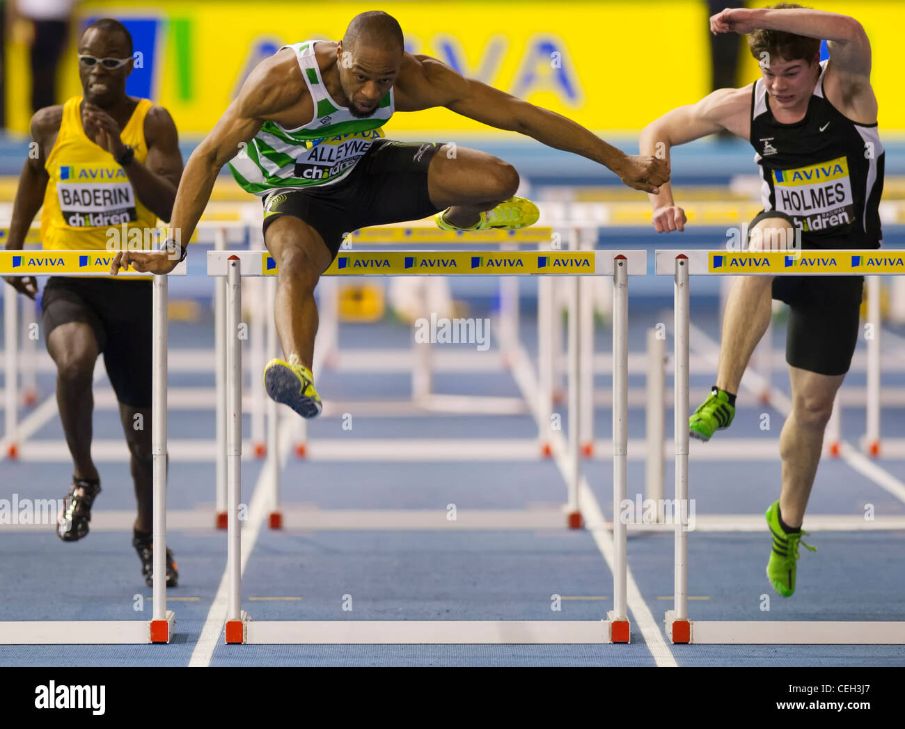Richard Alleyne läuft die 60m Hürden in 7.84seconds qualifiziert sich fürs Finale in der Aviva UK Prüfungen & Hallenmasters Stockfoto