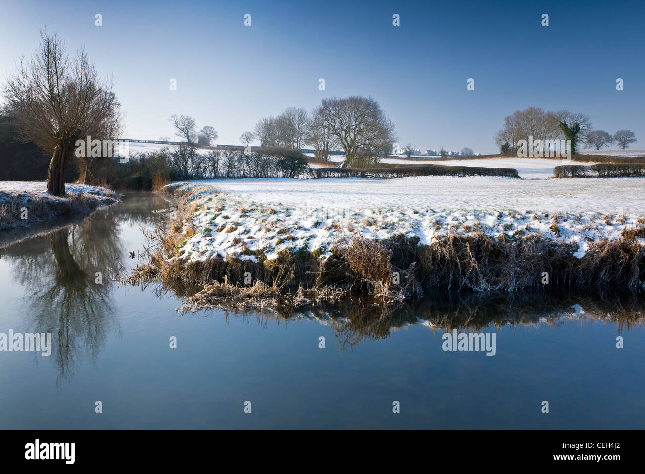 Fluß Avon im Winter - Wiltshire Stockfoto