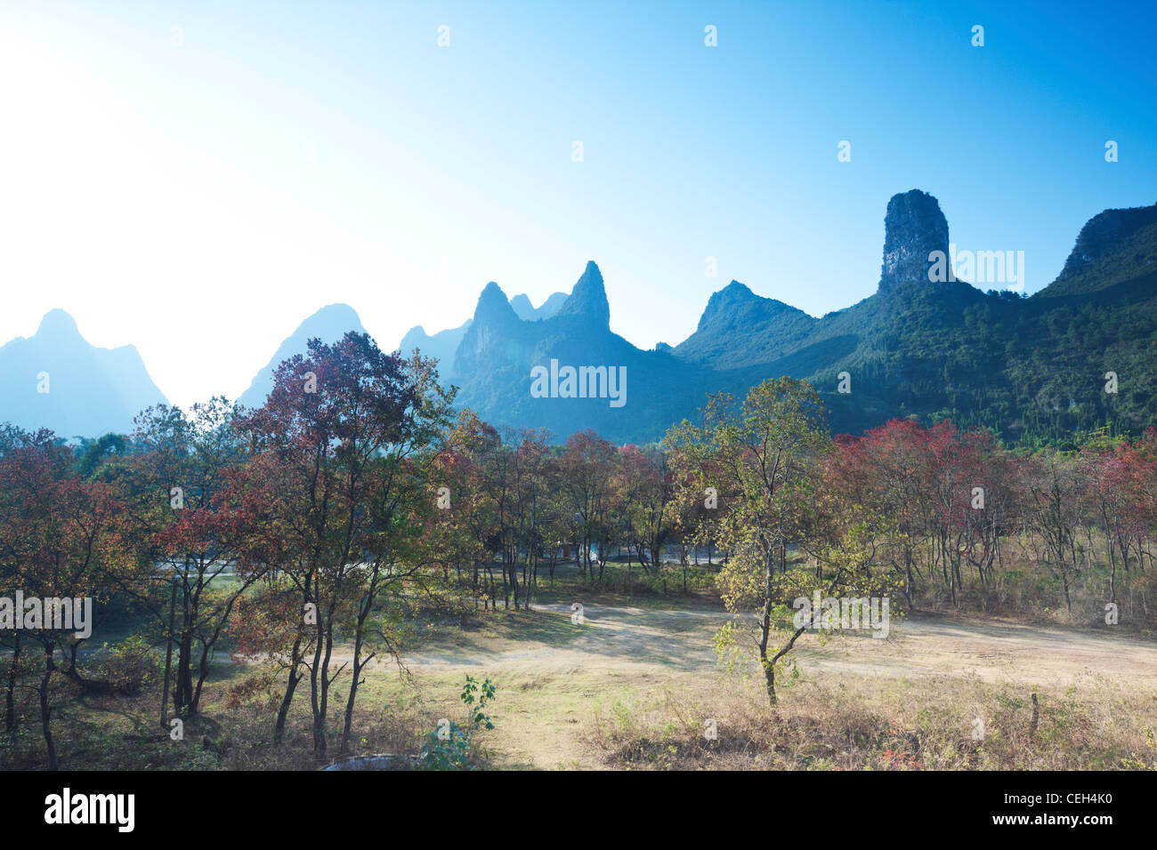 China Guilin Physische Geographie Guangxi Region Schönheit In der Natur Ahorn Blatt Reisen Landschaften Stockfoto